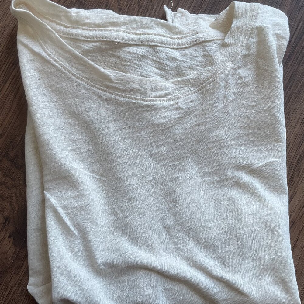 Vuori T shirt womens size Medium